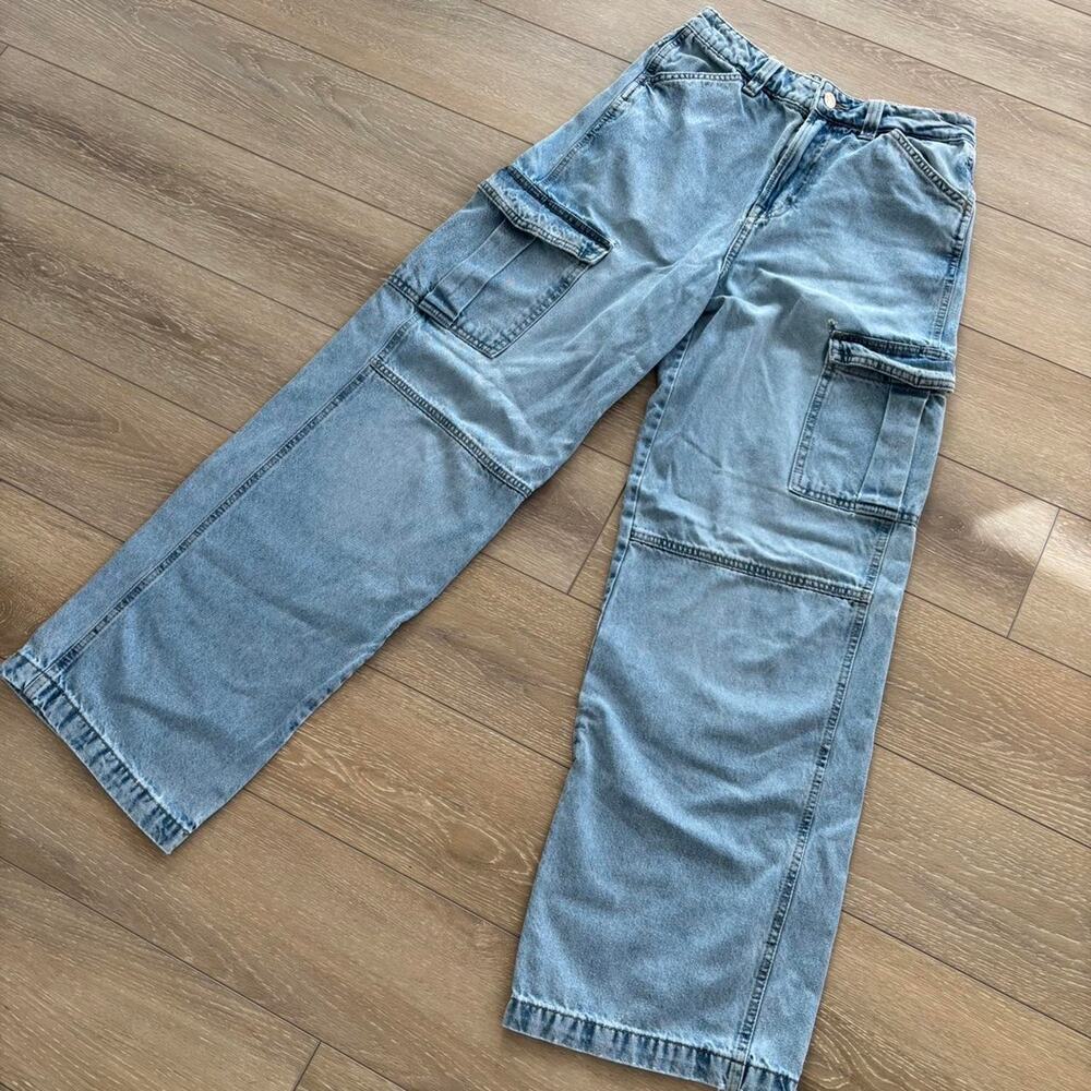 H&M Divided Light Wash 100% Cotton Denim Cargo Jeans, Relaxed Fit Size 2